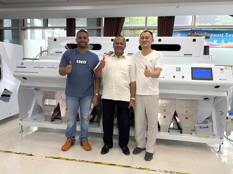 Welcome Foreign Client Visit TopSort Color Sorter Factory For Testing Coconut Sorting