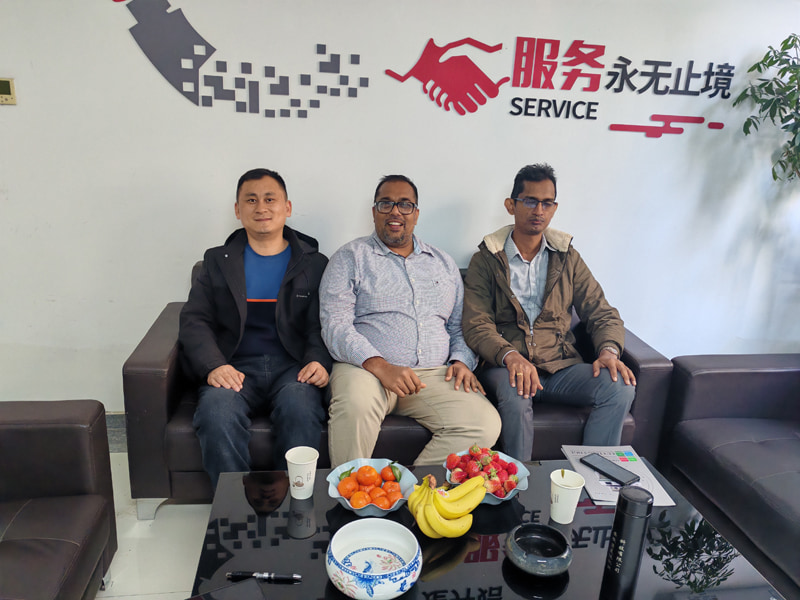 Bienvenidos visitantes extranjeros a la fábrica TOPSORT.